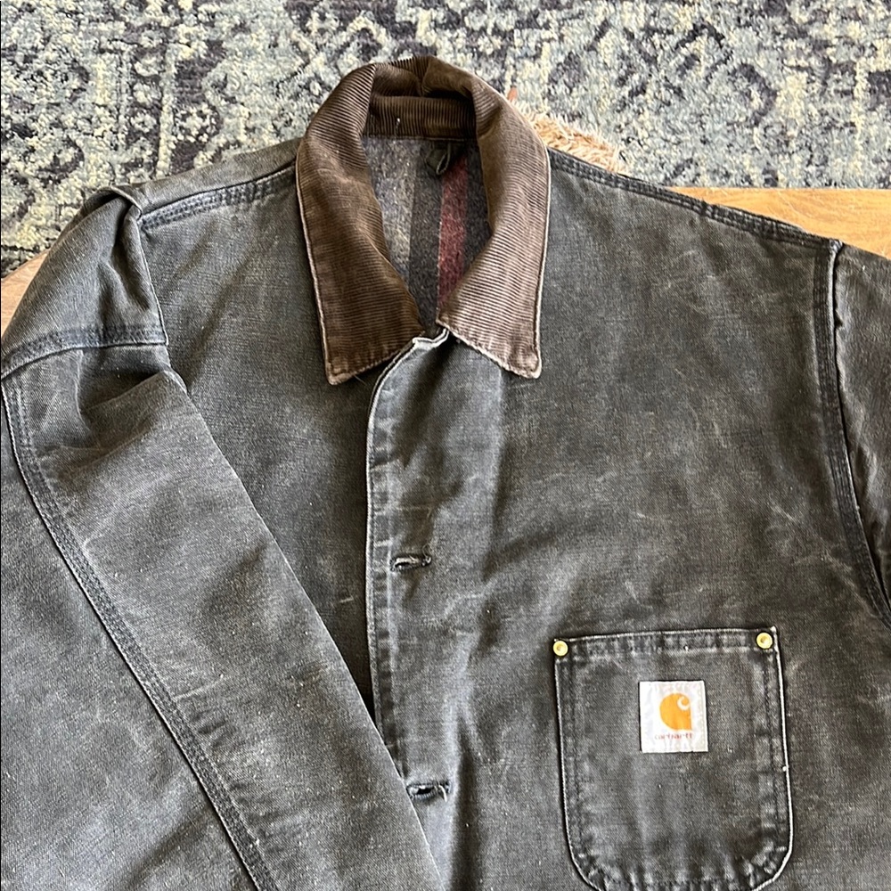 Carhartt Black Rugged Work Jacket with Durable Fabric and Classic Design